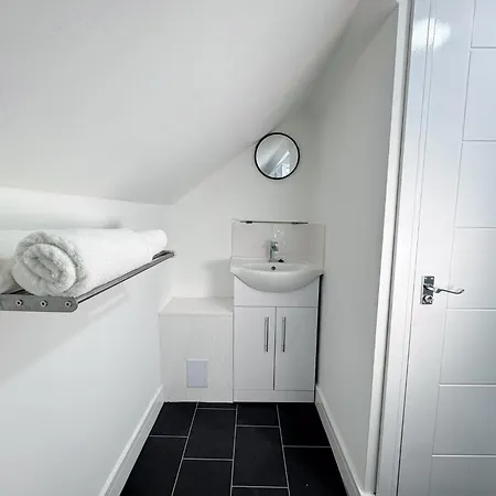 Newport 2br Modern Ensuite Loft Centre Apartment